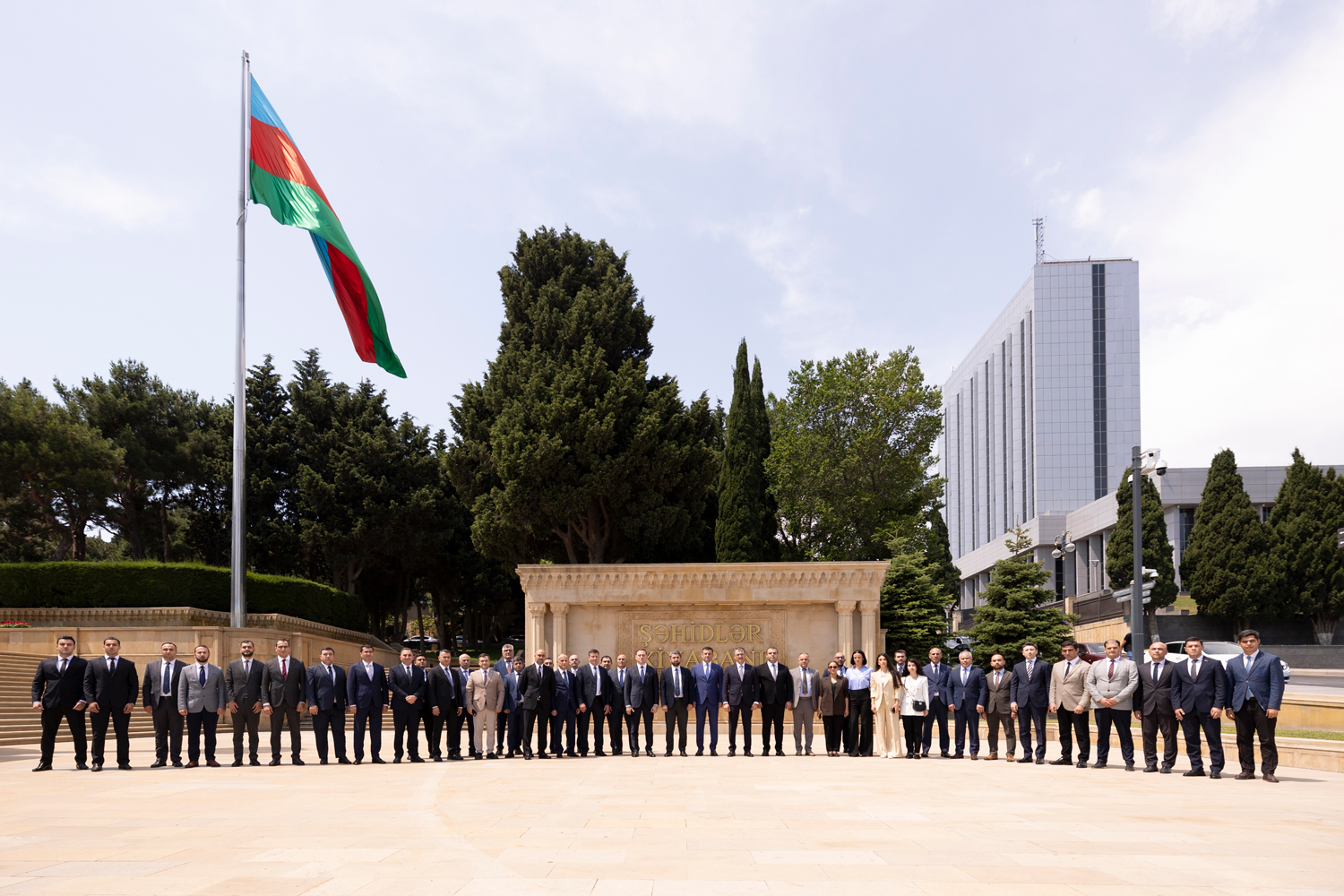 “AzerGold” CJSC marks 10th anniversary with visits to Alley of Honor and Alley of Martyrs (PHOTO)