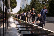 “AzerGold” CJSC marks 10th anniversary with visits to Alley of Honor and Alley of Martyrs (PHOTO)