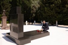 “AzerGold” CJSC marks 10th anniversary with visits to Alley of Honor and Alley of Martyrs (PHOTO)