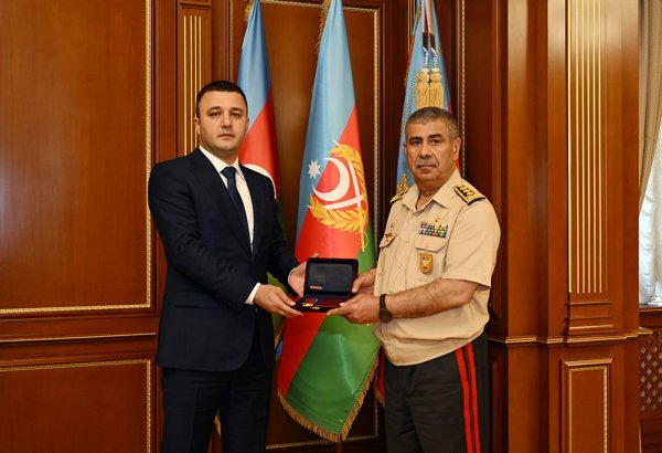 Azerbaijan's Defense Minister awards high-ranking military personnel (PHOTO)