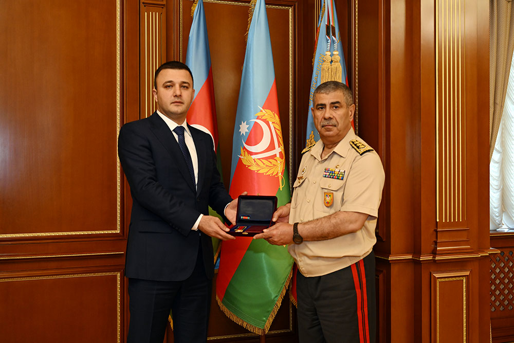 Azerbaijan's Defense Minister awards high-ranking military personnel (PHOTO)