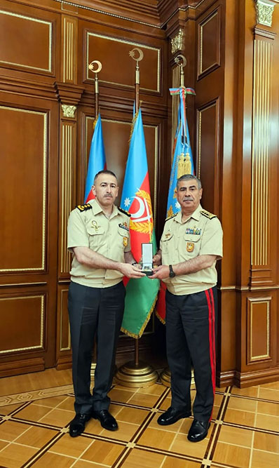 Azerbaijan's Defense Minister awards high-ranking military personnel (PHOTO)