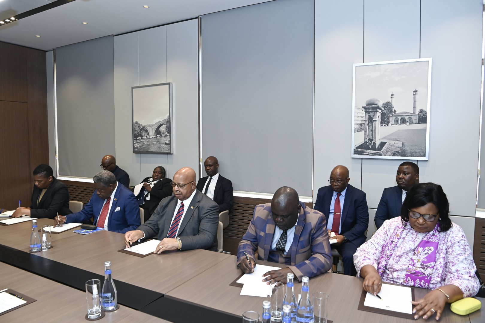 Azerbaijan’s FM receives Zimbabwean parliamentary delegation (PHOTO)