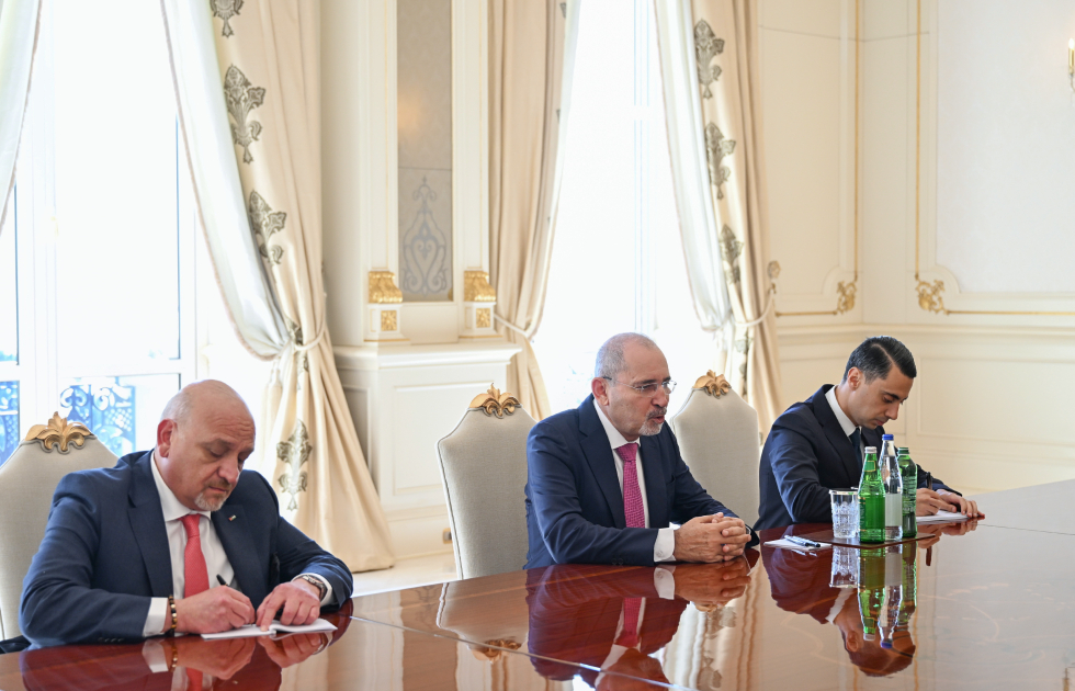 President Ilham Aliyev receives Deputy Prime Minister of Jordan (PHOTO)
