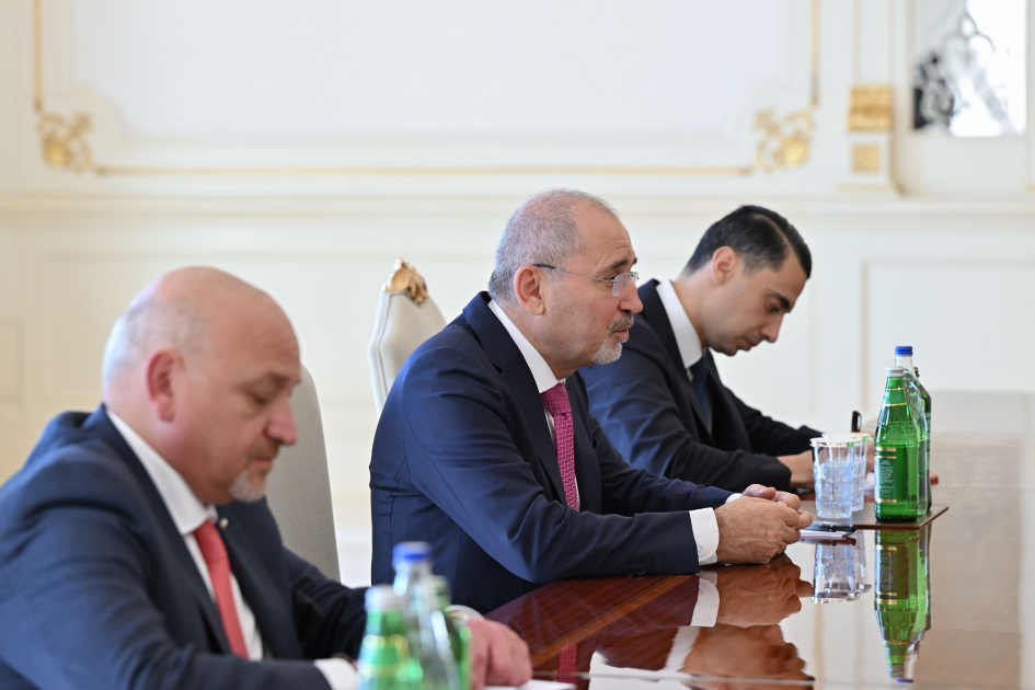 President Ilham Aliyev receives Deputy Prime Minister of Jordan (PHOTO)