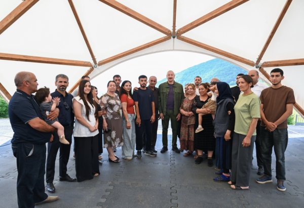 President Ilham Aliyev inspects restoration works in Shusha’s Kichik Galaderesi village and meets with returning residents (PHOTO/VIDEO)