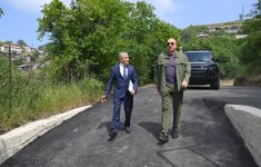 President Ilham Aliyev inspects restoration works in Shusha’s Kichik Galaderesi village and meets with returning residents (PHOTO)