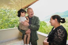 President Ilham Aliyev inspects restoration works in Shusha’s Kichik Galaderesi village and meets with returning residents (PHOTO)