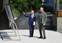 President Ilham Aliyev inspects restoration works in Shusha’s Kichik Galaderesi village and meets with returning residents (PHOTO)