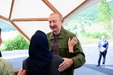 President Ilham Aliyev inspects restoration works in Shusha’s Kichik Galaderesi village and meets with returning residents (PHOTO)