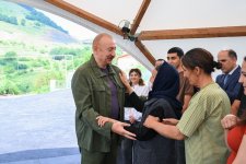 President Ilham Aliyev inspects restoration works in Shusha’s Kichik Galaderesi village and meets with returning residents (PHOTO)
