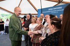 President Ilham Aliyev inspects restoration works in Shusha’s Kichik Galaderesi village and meets with returning residents (PHOTO)