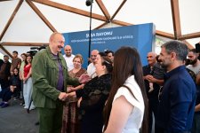 President Ilham Aliyev inspects restoration works in Shusha’s Kichik Galaderesi village and meets with returning residents (PHOTO)