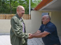President Ilham Aliyev inspects restoration works in Shusha’s Kichik Galaderesi village and meets with returning residents (PHOTO)