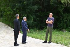 President Ilham Aliyev reviewed new buildings of “Yasaman” Hotel in Shusha (PHOTO)