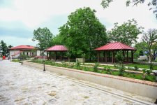 President Ilham Aliyev reviewed new buildings of “Yasaman” Hotel in Shusha (PHOTO)