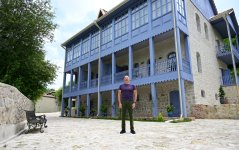 President Ilham Aliyev reviewed new buildings of “Yasaman” Hotel in Shusha (PHOTO)