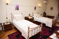 President Ilham Aliyev reviewed new buildings of “Yasaman” Hotel in Shusha (PHOTO)