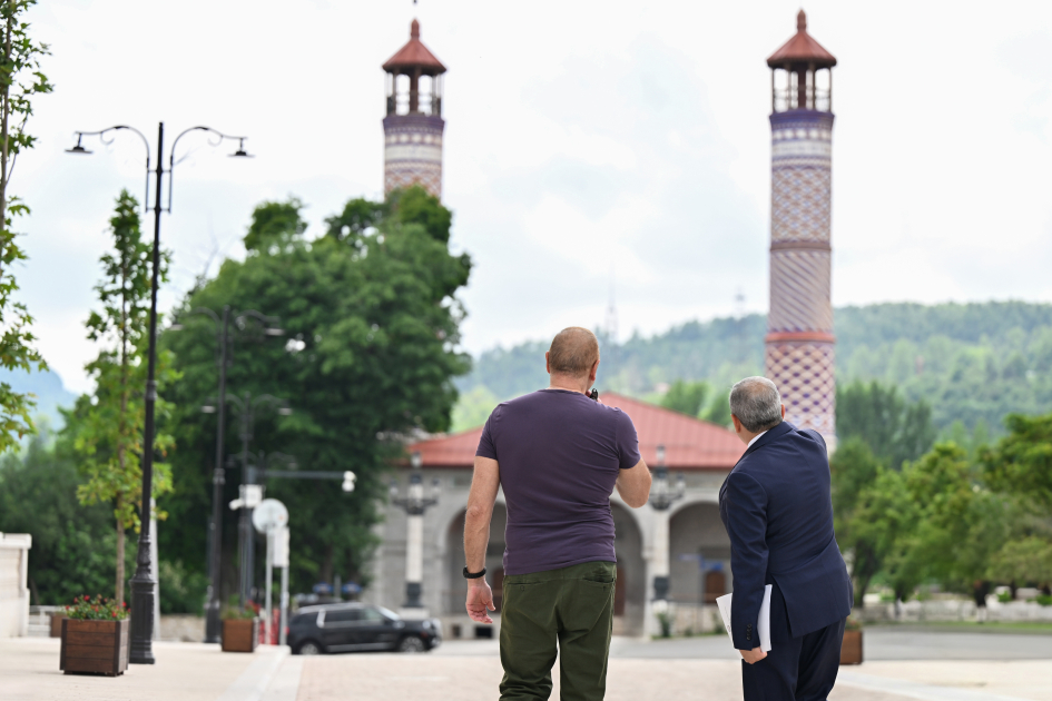President Ilham Aliyev reviewed progress under public-private partnership project on Garabagh Street in Shusha (PHOTO)