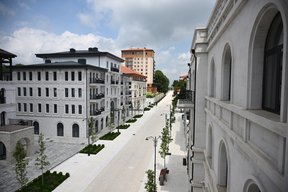 President Ilham Aliyev reviewed progress under public-private partnership project on Garabagh Street in Shusha (PHOTO)