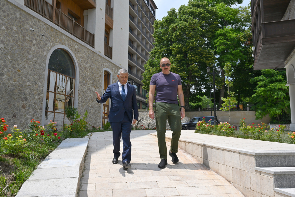 President Ilham Aliyev reviewed progress under public-private partnership project on Garabagh Street in Shusha (PHOTO)