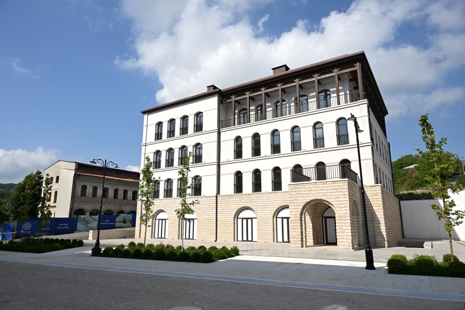 President Ilham Aliyev reviewed progress under public-private partnership project on Garabagh Street in Shusha (PHOTO)