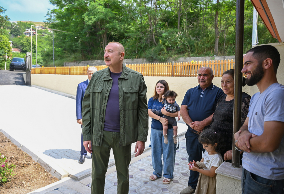 President Ilham Aliyev inspects restoration works in Shusha’s Kichik Galaderesi village and meets with returning residents (PHOTO)