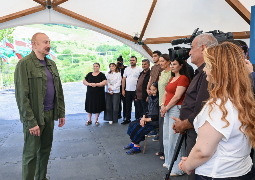 President Ilham Aliyev inspects restoration works in Shusha’s Kichik Galaderesi village and meets with returning residents (PHOTO)