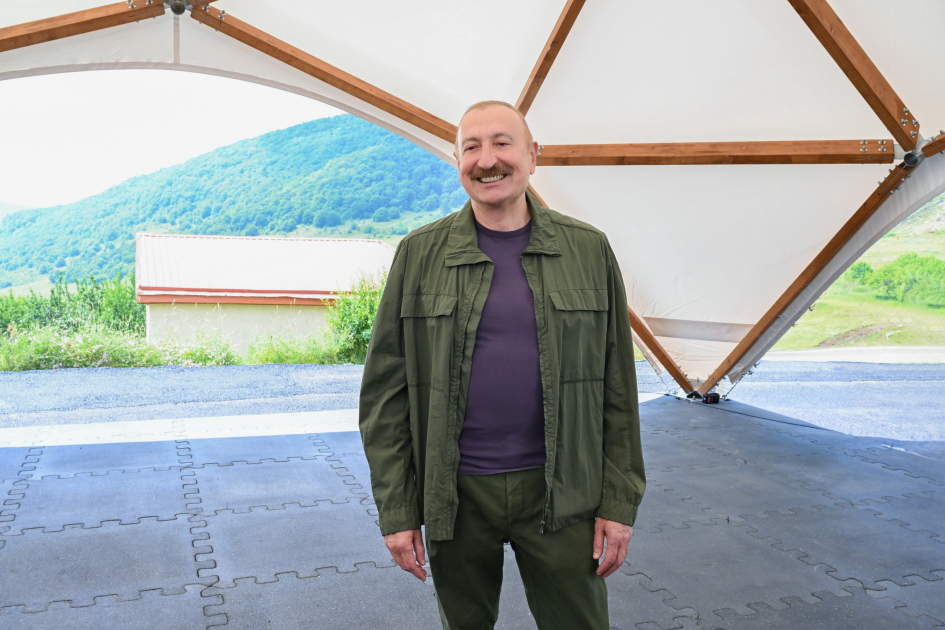 President Ilham Aliyev inspects restoration works in Shusha’s Kichik Galaderesi village and meets with returning residents (PHOTO)