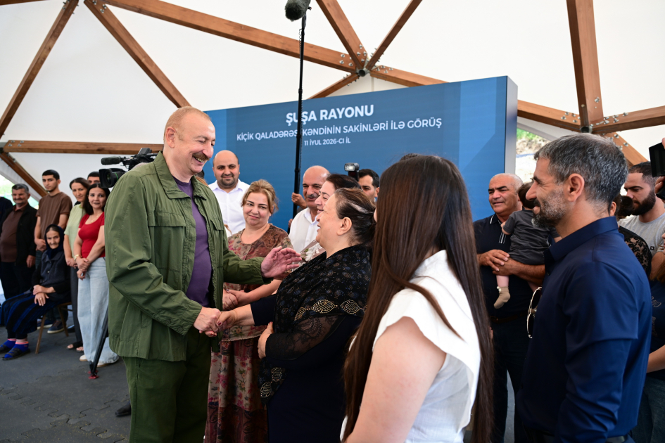 President Ilham Aliyev inspects restoration works in Shusha’s Kichik Galaderesi village and meets with returning residents (PHOTO)