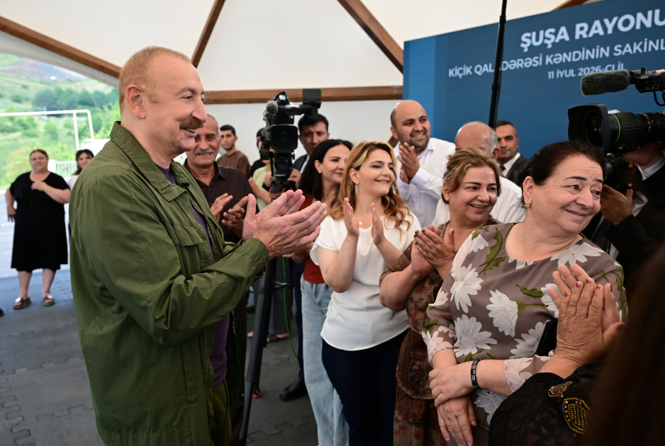 President Ilham Aliyev inspects restoration works in Shusha’s Kichik Galaderesi village and meets with returning residents (PHOTO)