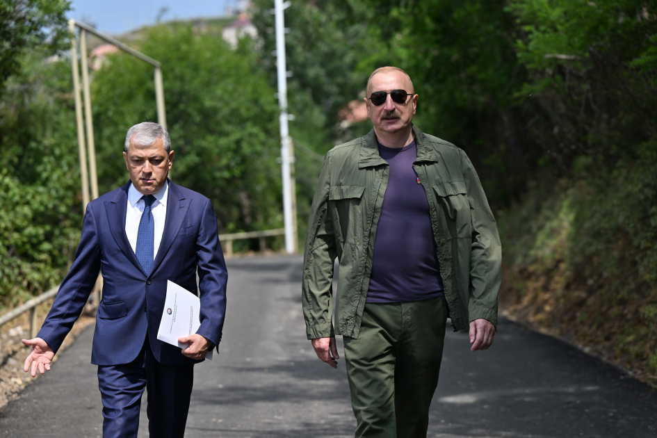President Ilham Aliyev inspects restoration works in Shusha’s Kichik Galaderesi village and meets with returning residents (PHOTO)