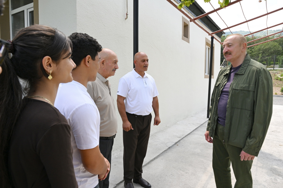 President Ilham Aliyev visited Guzeykhirman village in Khojavend district (PHOTO)
