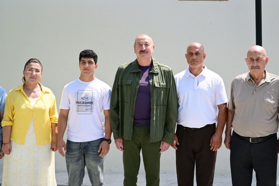 President Ilham Aliyev visited Guzeykhirman village in Khojavend district (PHOTO)
