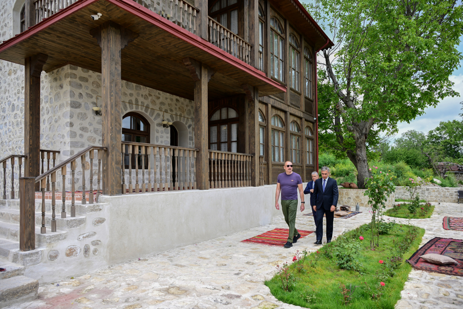 President Ilham Aliyev reviewed new buildings of “Yasaman” Hotel in Shusha (PHOTO)