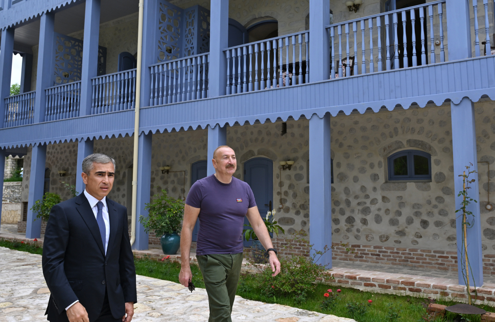 President Ilham Aliyev reviewed new buildings of “Yasaman” Hotel in Shusha (PHOTO)