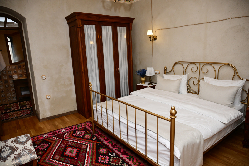 President Ilham Aliyev reviewed new buildings of “Yasaman” Hotel in Shusha (PHOTO)