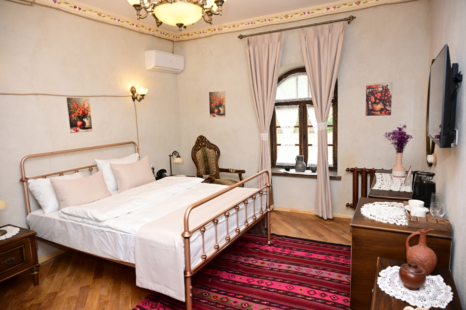 President Ilham Aliyev reviewed new buildings of “Yasaman” Hotel in Shusha (PHOTO)