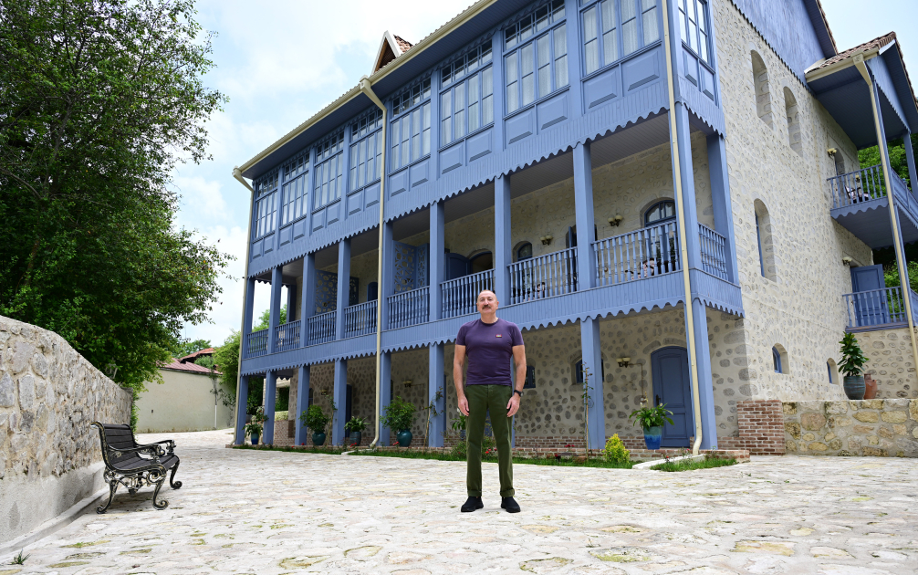 President Ilham Aliyev reviewed new buildings of “Yasaman” Hotel in Shusha (PHOTO)