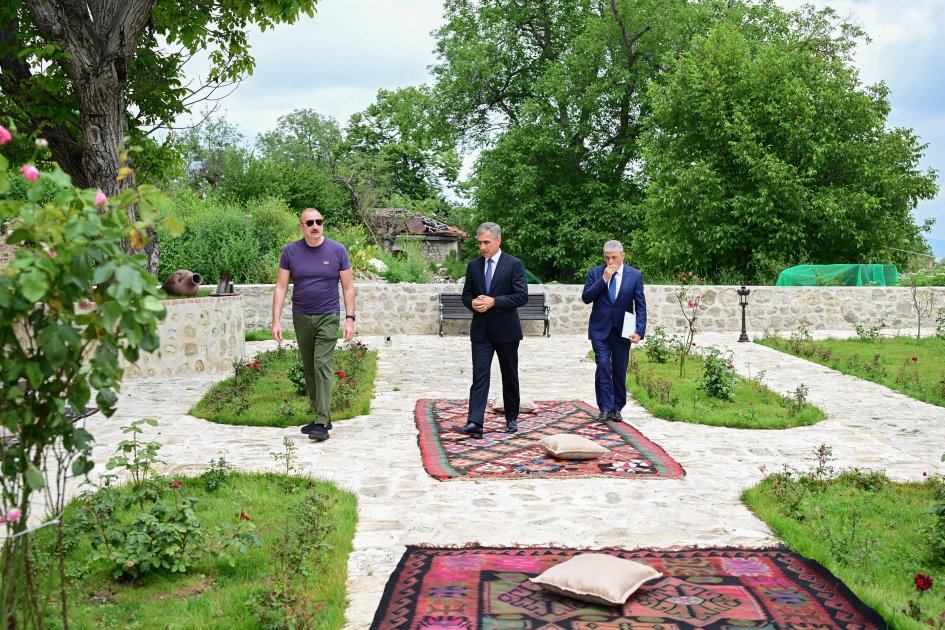 President Ilham Aliyev reviewed new buildings of “Yasaman” Hotel in Shusha (PHOTO)
