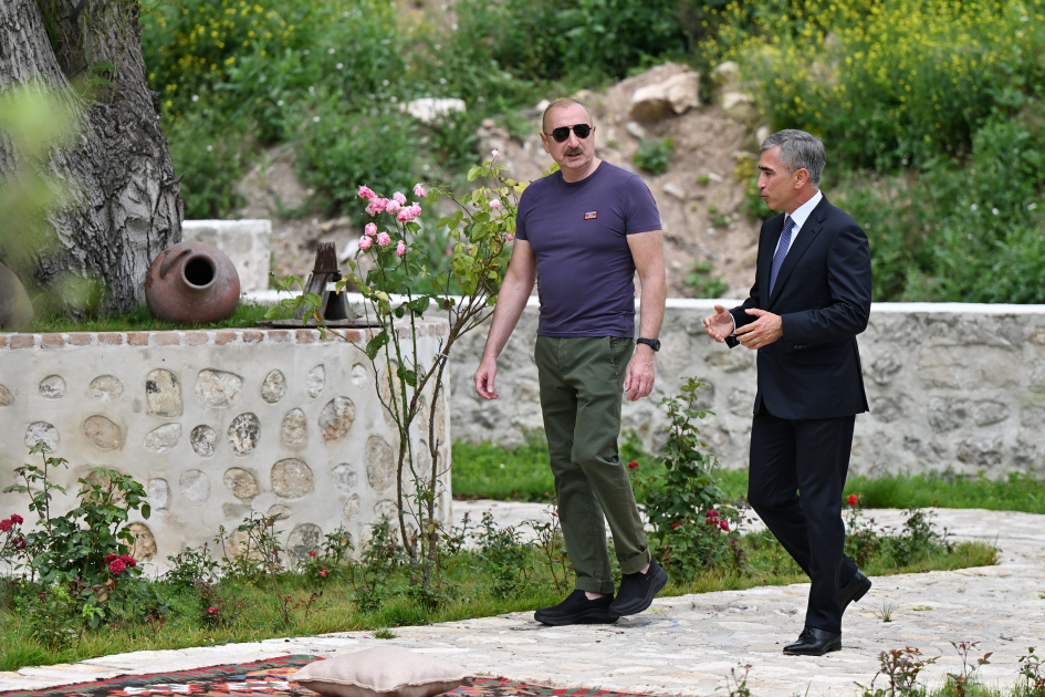 President Ilham Aliyev reviewed new buildings of “Yasaman” Hotel in Shusha (PHOTO)