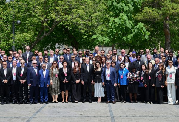 President Ilham Aliyev meets with participants of 4th Shusha Global Media Forum following opening ceremony (VIDEO)