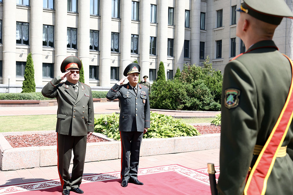Azerbaijan's Chief of General Staff arrives in Belarus on official visit (PHOTO)