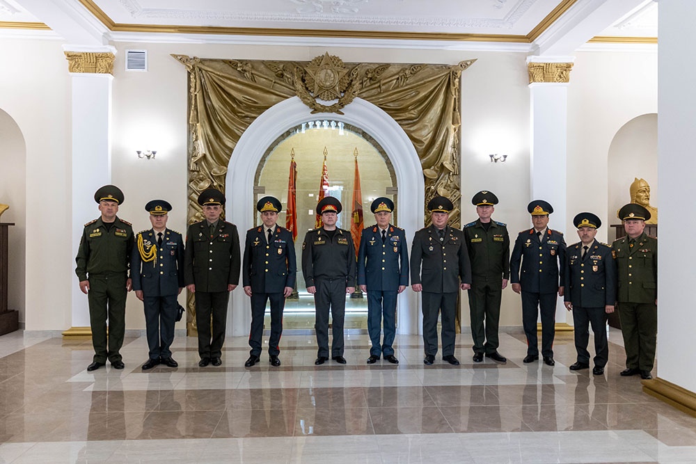 Azerbaijan's Chief of General Staff arrives in Belarus on official visit (PHOTO)