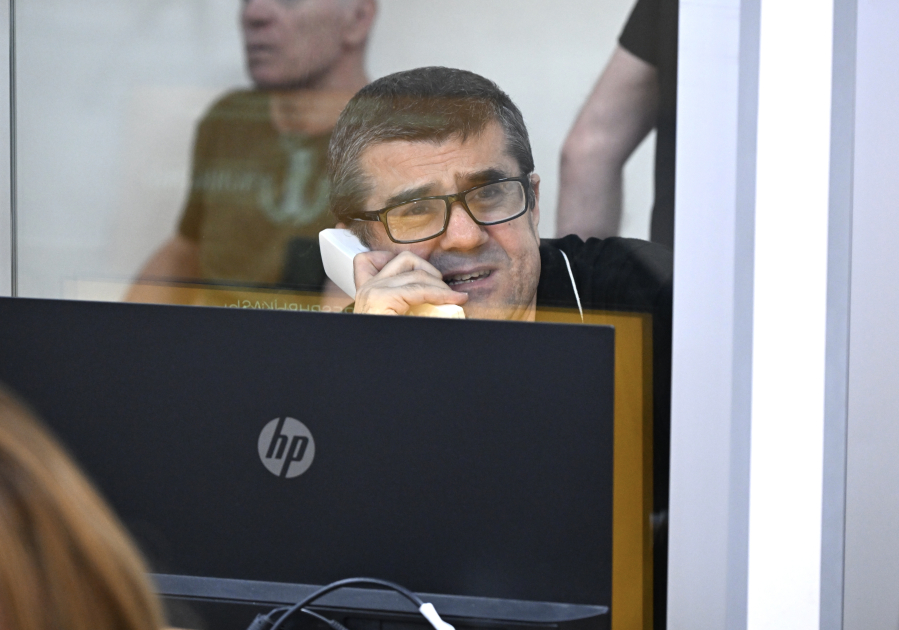 Baku court holds hearing on appeal by convicted Armenian citizens (PHOTO)