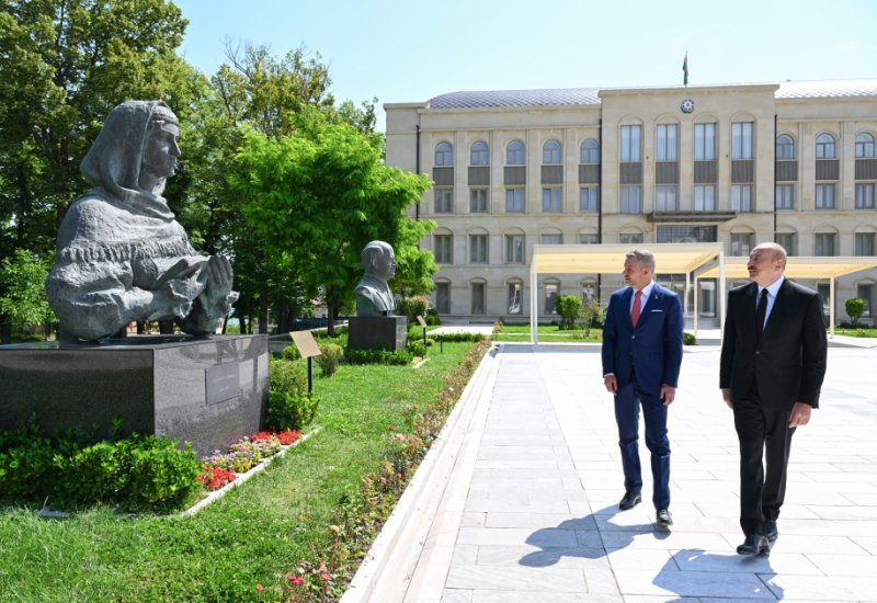 President Ilham Aliyev and President of Slovakia view bullet-riddled busts of Azerbaijan’s prominent figures in Shusha (PHOTO/VIDEO)