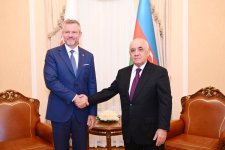 Azerbaijan PM, Slovak President discuss expanding strategic partnership (PHOTO)
