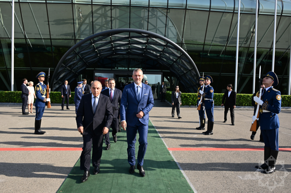 President of Slovakia concludes visit to Azerbaijan (PHOTO)