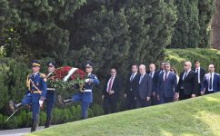 Prime Minister of Palestine visits Alley of Honors in Baku (PHOTO)