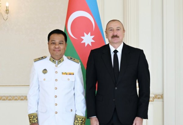 President Ilham Aliyev receives credentials of incoming Cambodian ambassador (PHOTO/VIDEO)